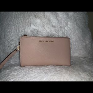 Michael kors wristlet
